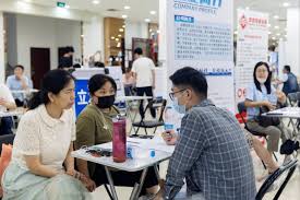 Tóm lại, du học sinh Trung Quốc đang phải đối mặt với nhiều thách thức, nhưng cũng không thiếu các cơ hội